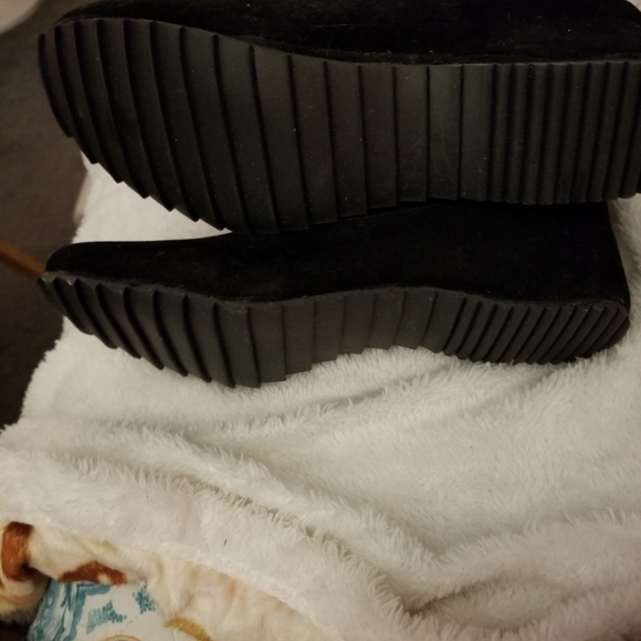 Boots - Picture 3 of 3